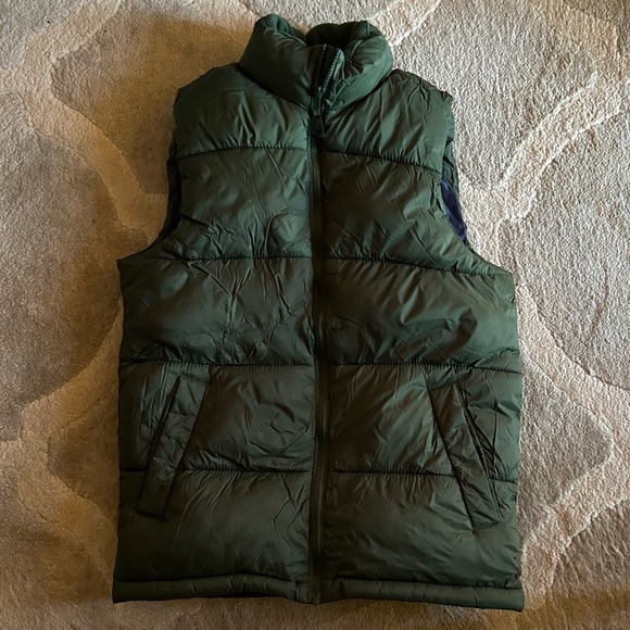 Old Navy puffer vest - Picture 2 of 4